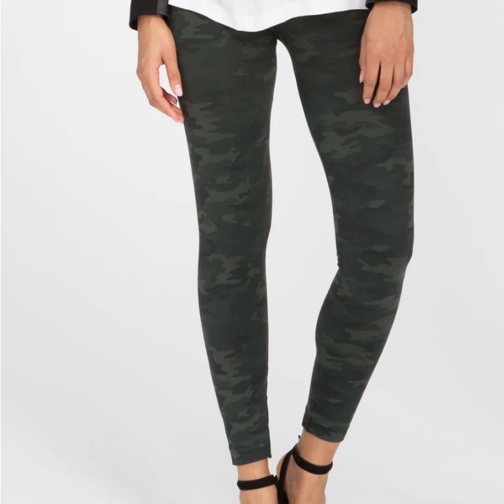 SPANX Look at me Now Camo Green Women's Leggings - Small